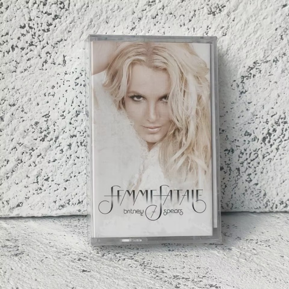 Retro Britney Spears Music Mag - Cosplay Props บทวิจารณ์และราคา